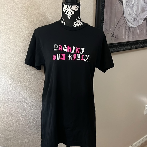 Machine Gun Kelly - Picture 2 of 5